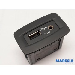 Renault - Scenic - AUX/USB aansluiting