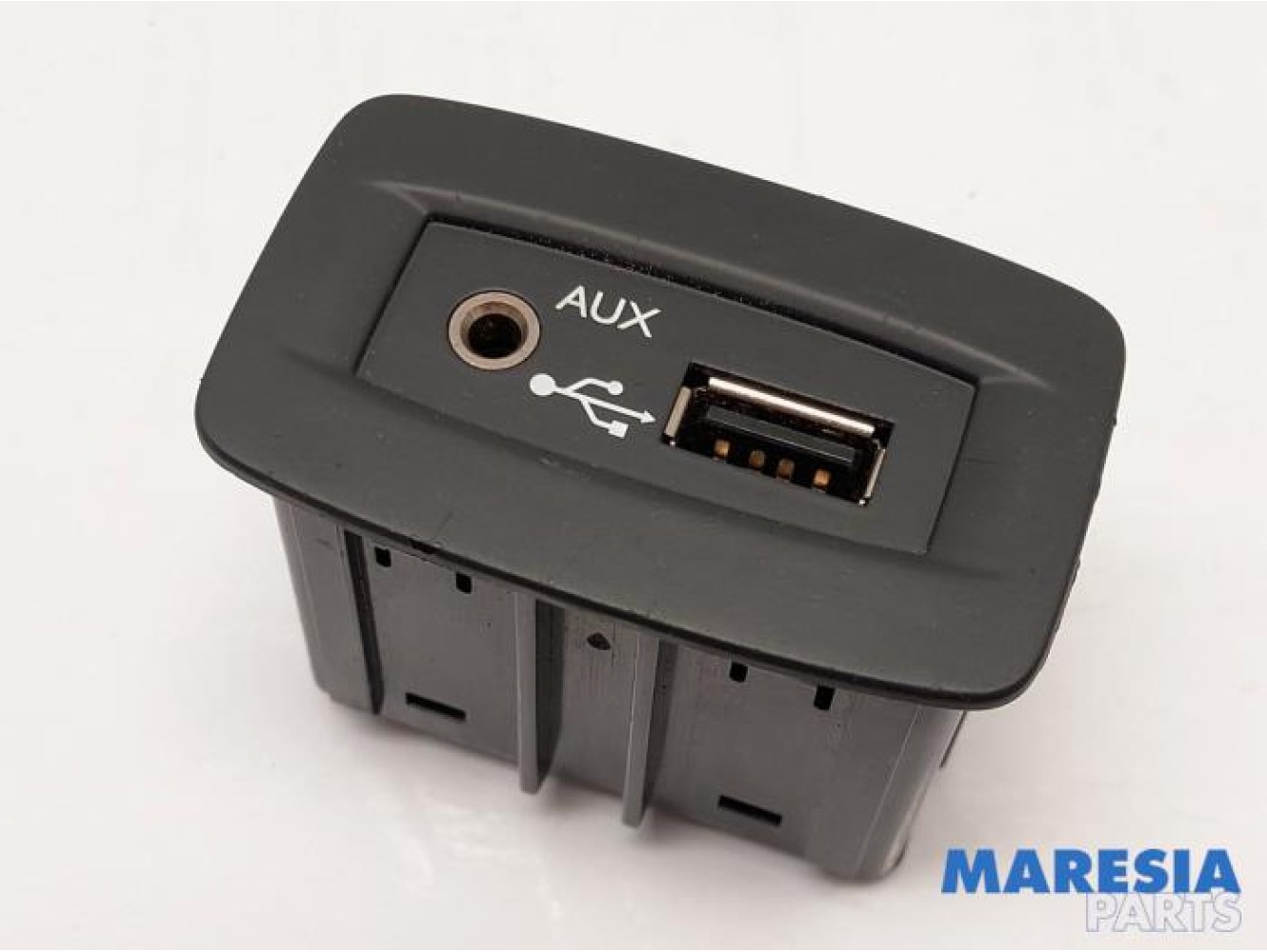 Renault - Scenic - AUX/USB aansluiting