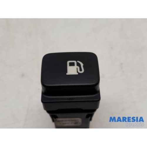 Citroen - C4 Grand Picasso - Tank cap cover switch