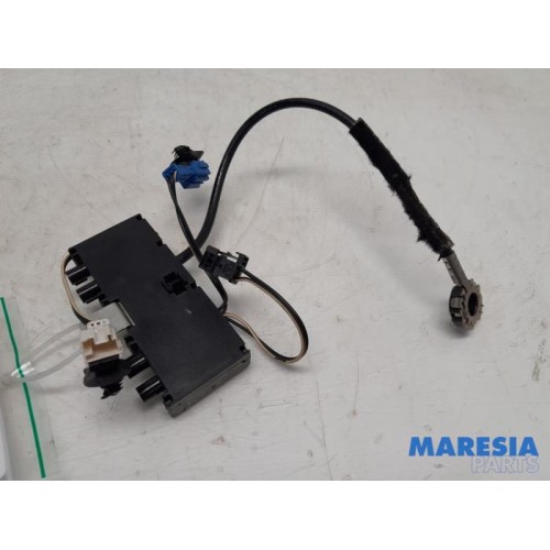 Peugeot - 307 - Antenna Amplifier