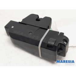 Peugeot - 307 - Tailgate lock mechanism
