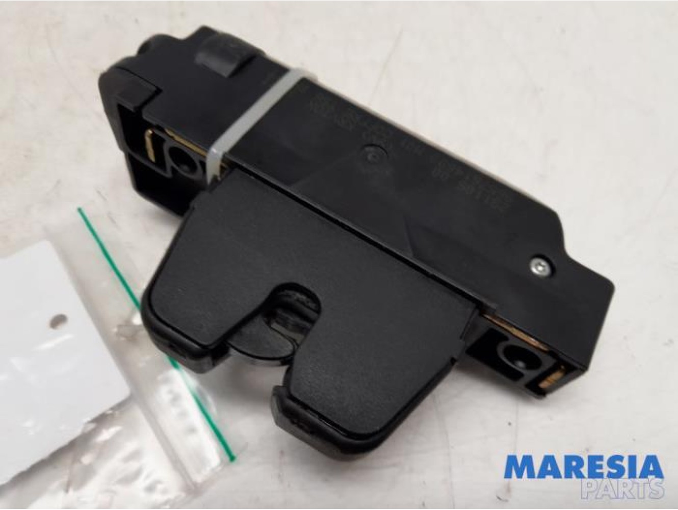 Peugeot - 307 - Tailgate lock mechanism