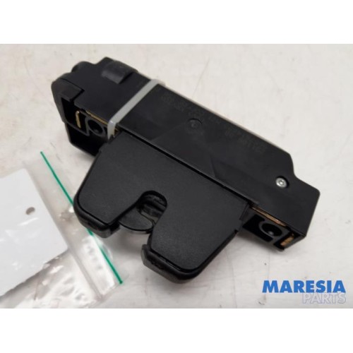 Peugeot - 307 - Tailgate lock mechanism