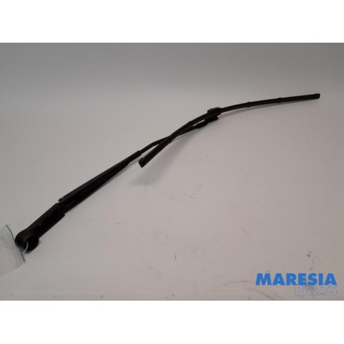Citroen - C4 Grand Picasso - Front wiper arm