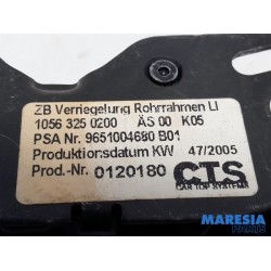 Peugeot - 307 - Tailgate lock mechanism