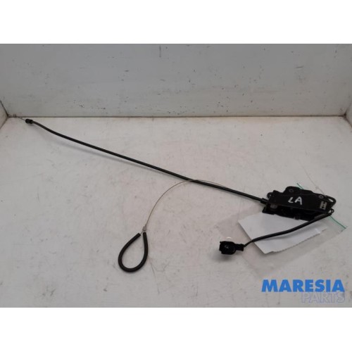 Peugeot - 307 - Tailgate lock mechanism