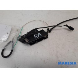 Peugeot - 307 - Tailgate lock mechanism