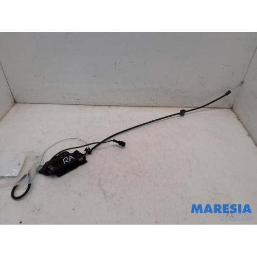 Peugeot - 307 - Tailgate lock mechanism