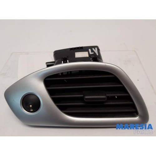 Renault - Scenic - Dashboard vent