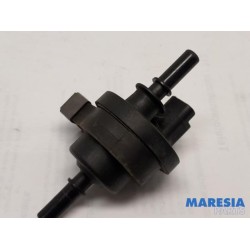 Renault - Scenic - Vacuum valve