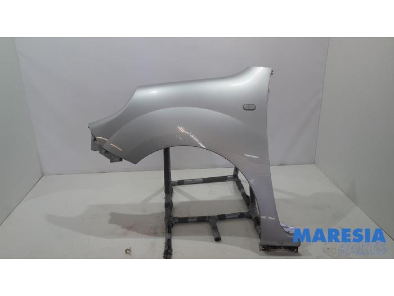 Renault - Kangoo - Front wing, left