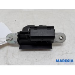 Fiat - 500 - Tailgate lock mechanism