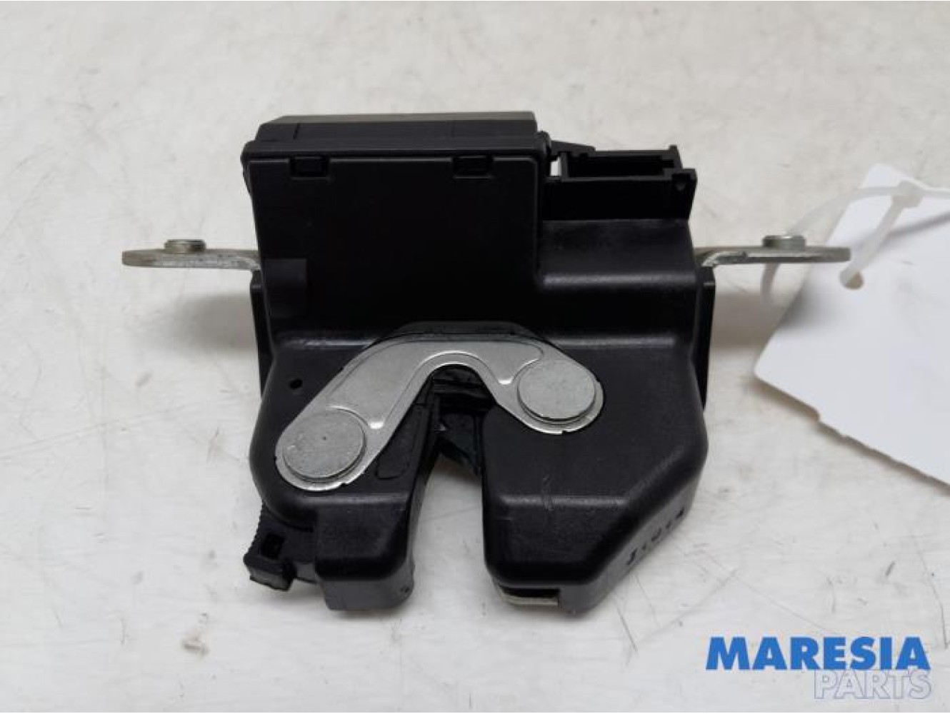 Fiat - 500 - Tailgate lock mechanism