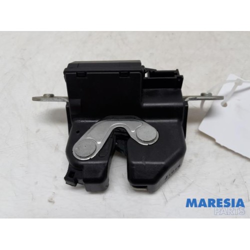 Fiat - 500 - Tailgate lock mechanism