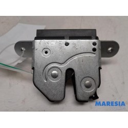 Fiat - 500 - Tailgate lock mechanism