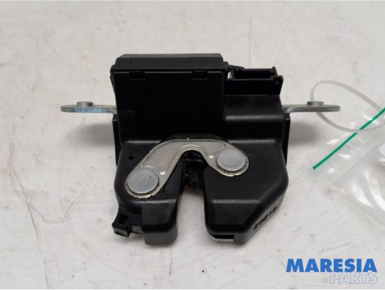 Fiat - 500 - Tailgate lock mechanism