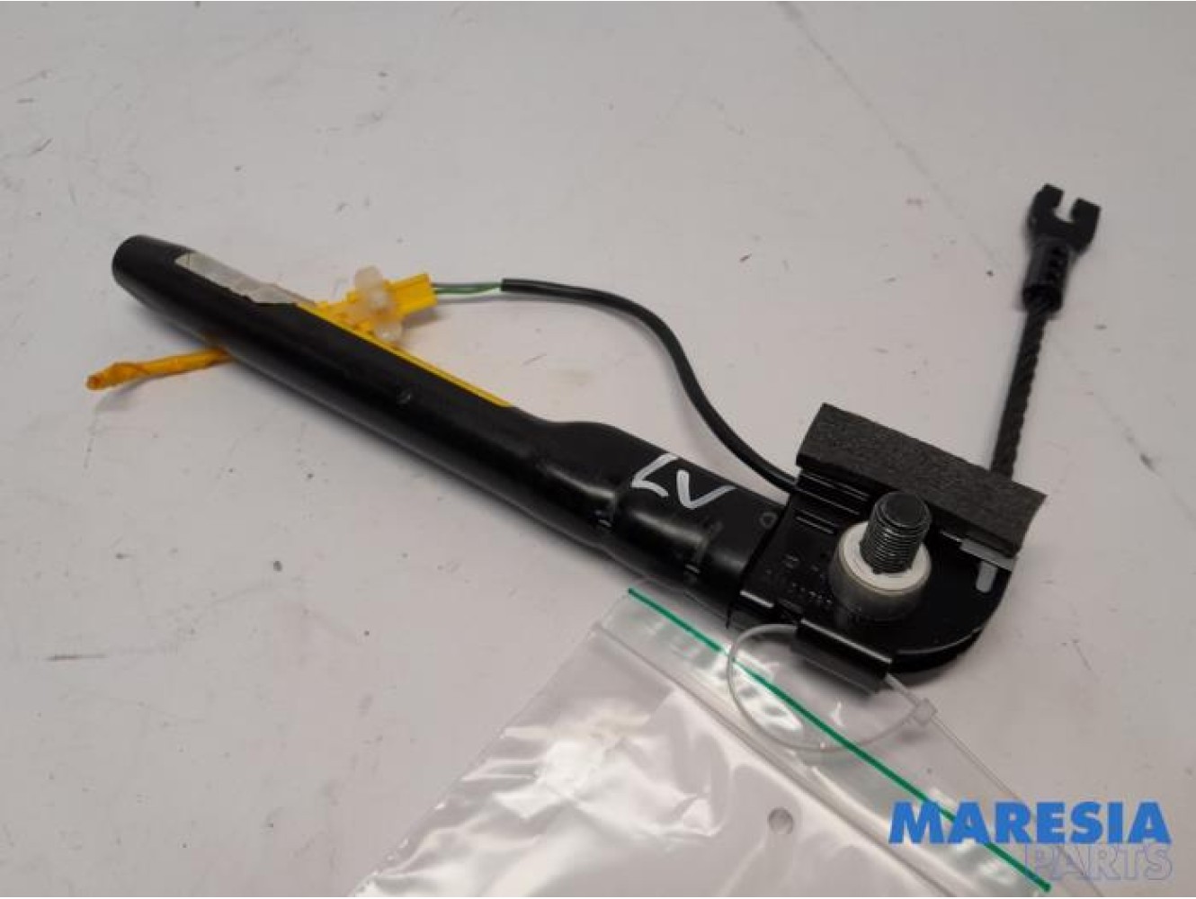 Fiat - 500 - Seatbelt tensioner, left