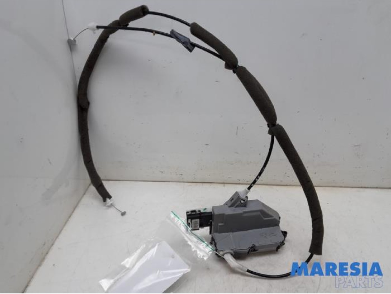 Peugeot - Partner - Sliding door lock mechanism, left