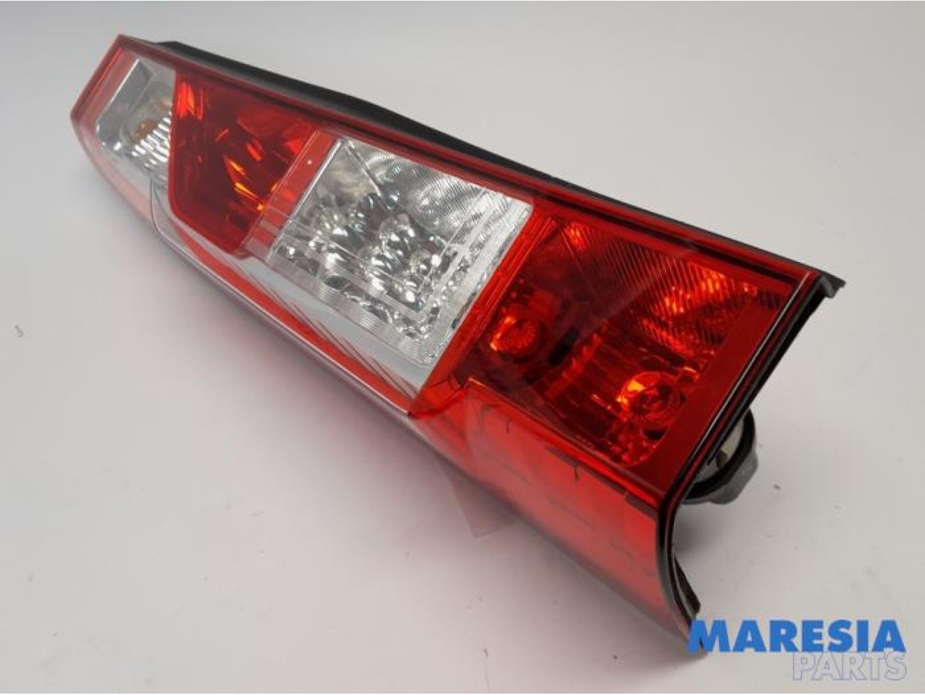 Renault - Master - Achterlicht links