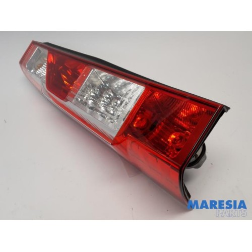Renault - Master - Achterlicht links