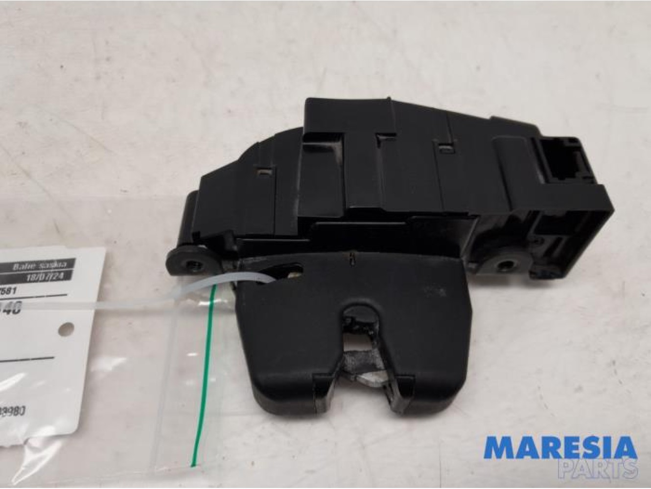 Peugeot - Partner - Tailgate lock mechanism