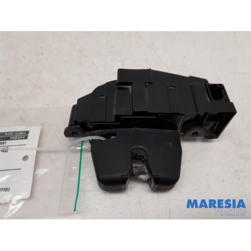 Peugeot - Partner - Tailgate lock mechanism