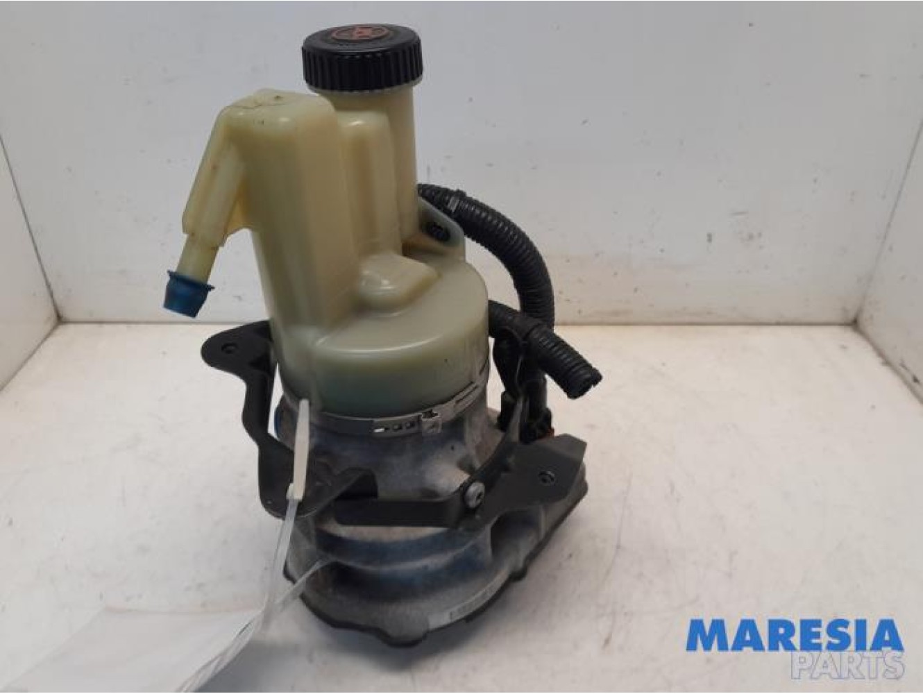 Renault - Master - Power steering pump