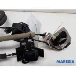 Renault - Master - Minibus/van rear door lock mechanism
