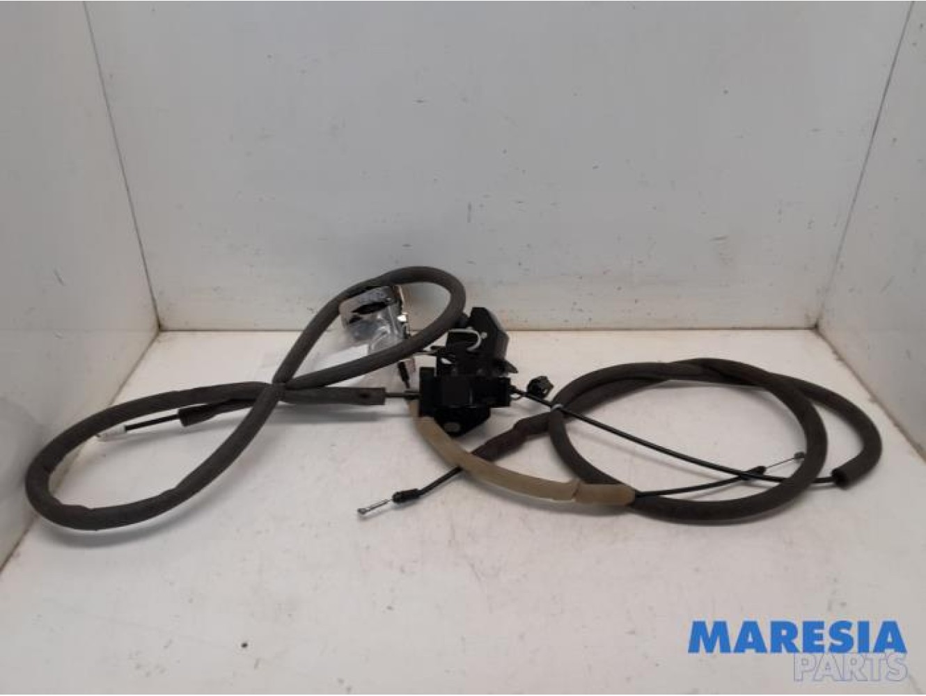 Renault - Master - Minibus/van rear door lock mechanism