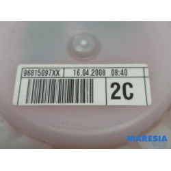 Peugeot - Partner - Rear seatbelt, centre