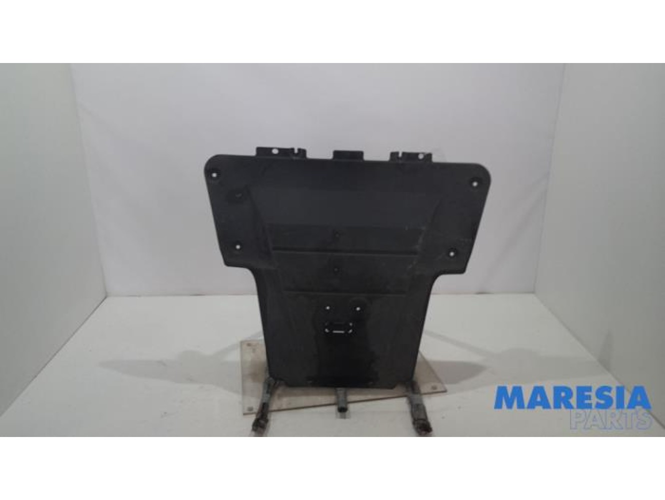 Renault - Kangoo - Engine protection panel