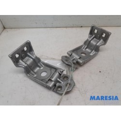 Renault - Master - Rear door hinge, left