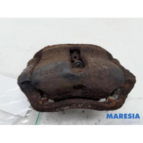 Renault - Twingo - Front brake calliper, right