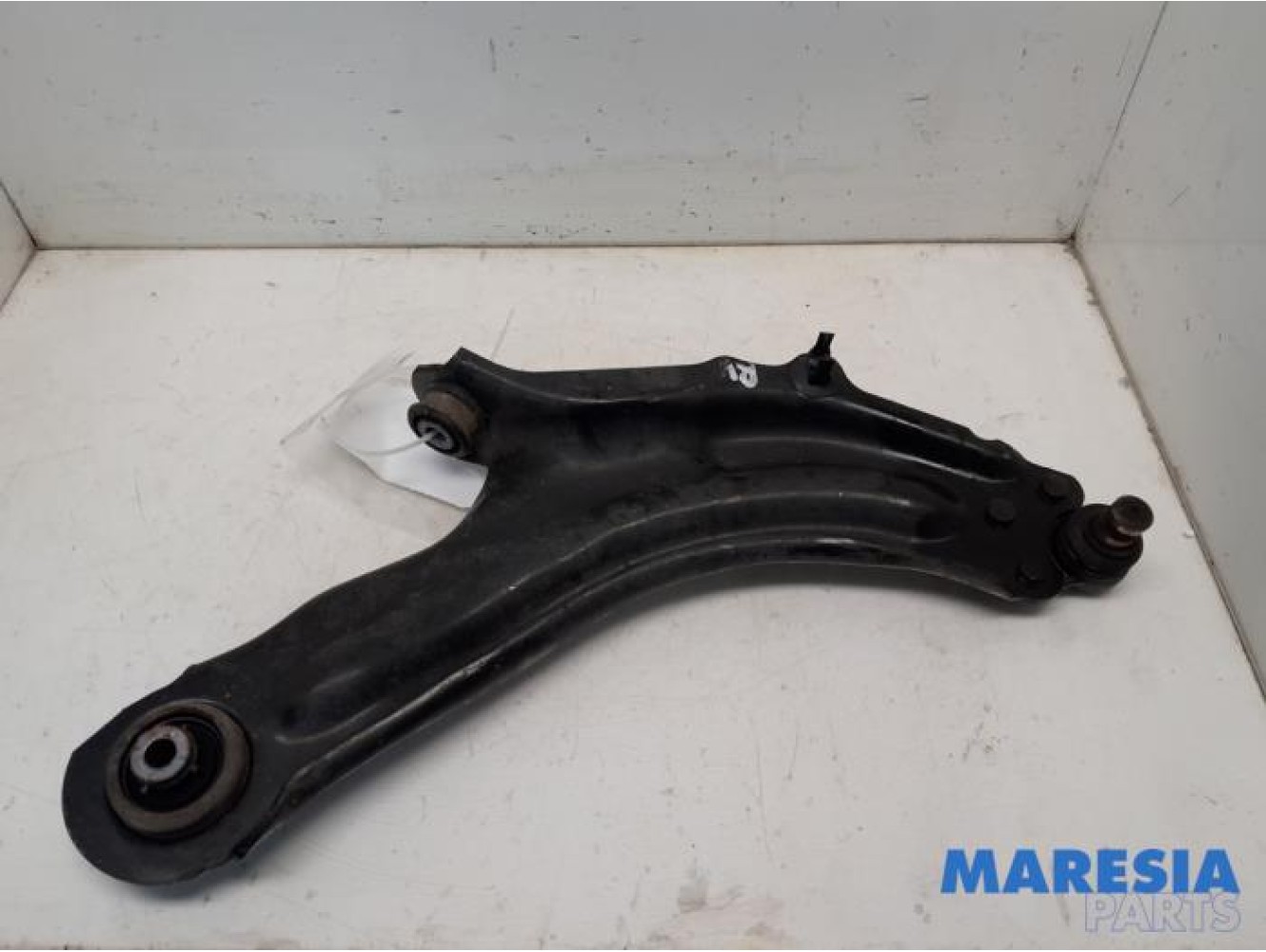 Renault - Kangoo - Front lower wishbone, right