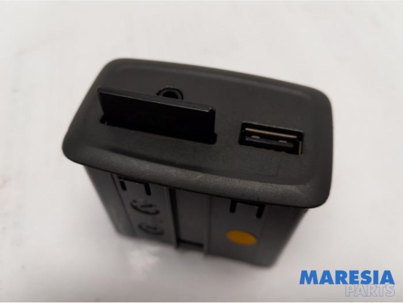 Renault - Kangoo - AUX / USB connection