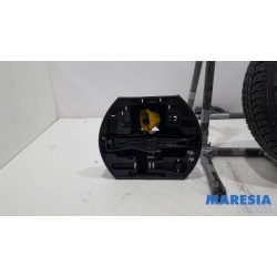 Peugeot - 208 - Krikset + reservewiel