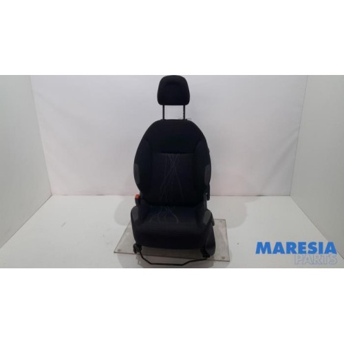 Peugeot - 208 - Sitz links
