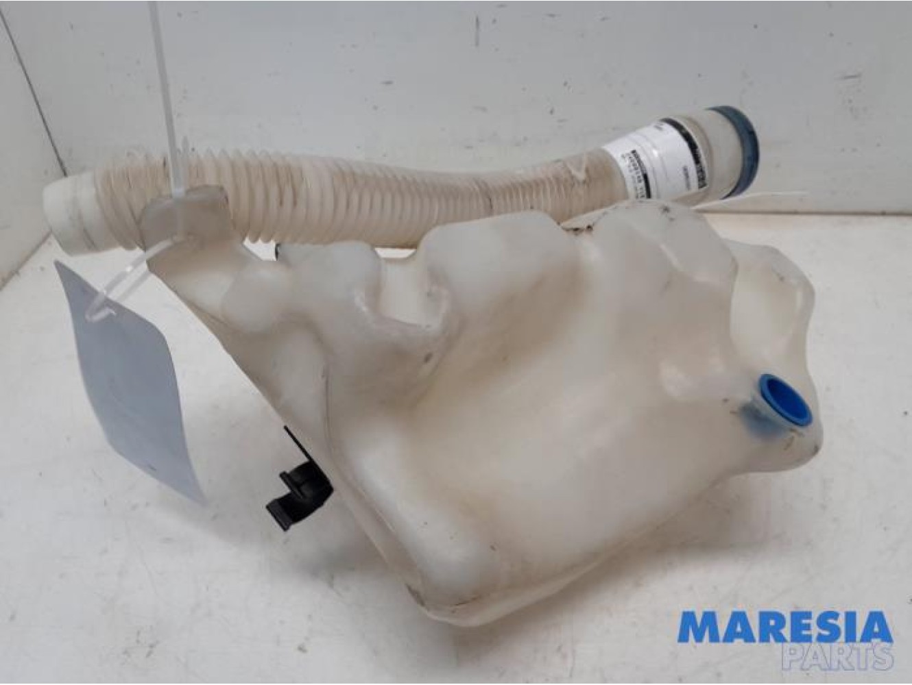 Peugeot - Partner - Front windscreen washer reservoir
