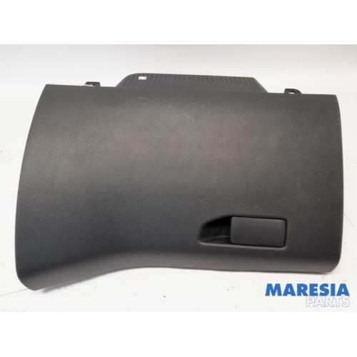 Peugeot - 308 - Glovebox