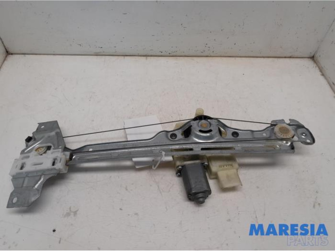Peugeot - 308 - Rear door window mechanism 4-door, right