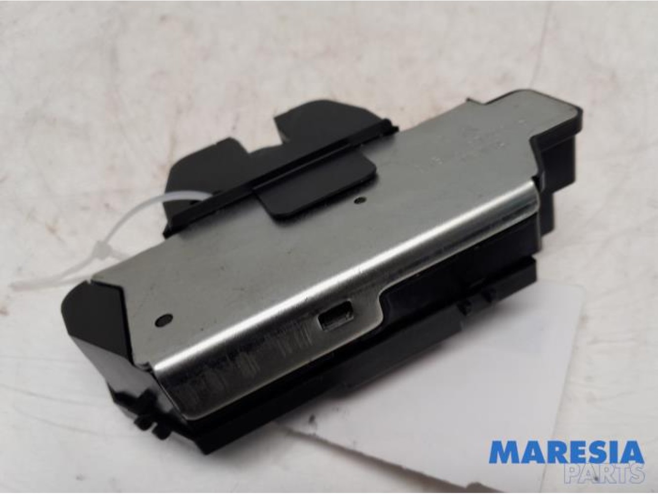 Peugeot - 3008 - Tailgate lock mechanism
