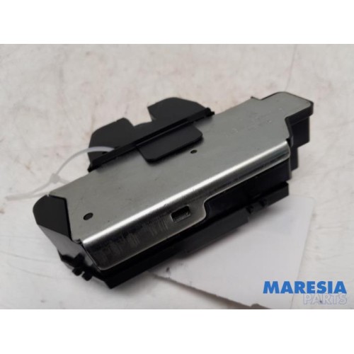 Peugeot - 3008 - Tailgate lock mechanism