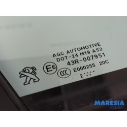 Peugeot - 208 - Quarter light, front right