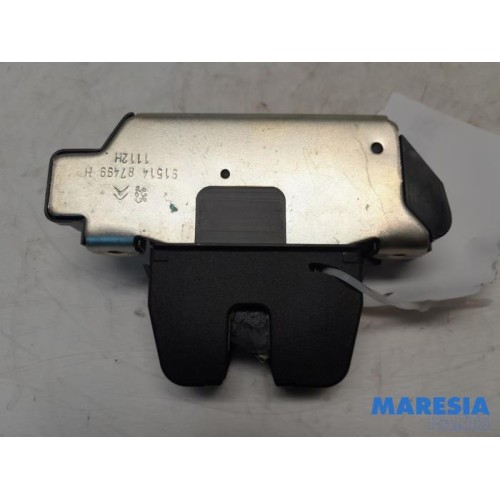 Peugeot - 208 - Tailgate lock mechanism