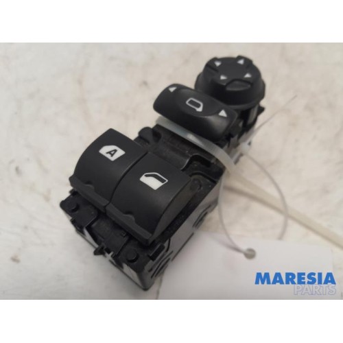 Peugeot - 208 - Multi-functional window switch