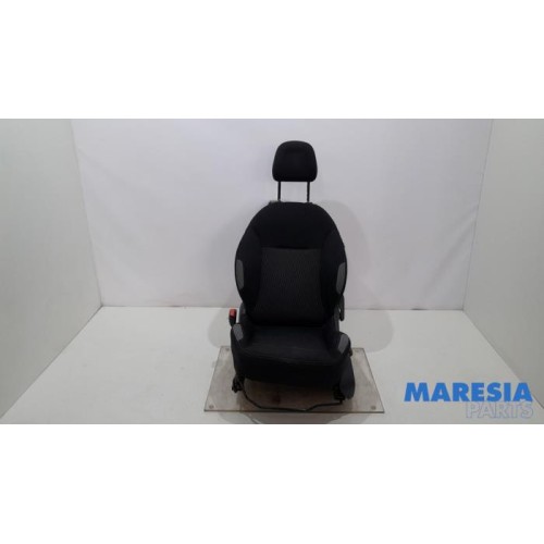 Peugeot - 208 - Stoel links