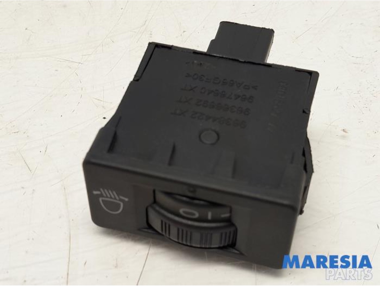 Peugeot - 208 - AIH headlight switch