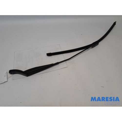 Peugeot - 208 - Front wiper arm