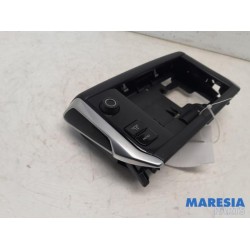 Peugeot - 208 - Multi-media control unit