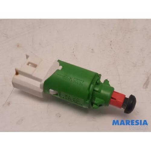 Renault - Kangoo - Clutch switch